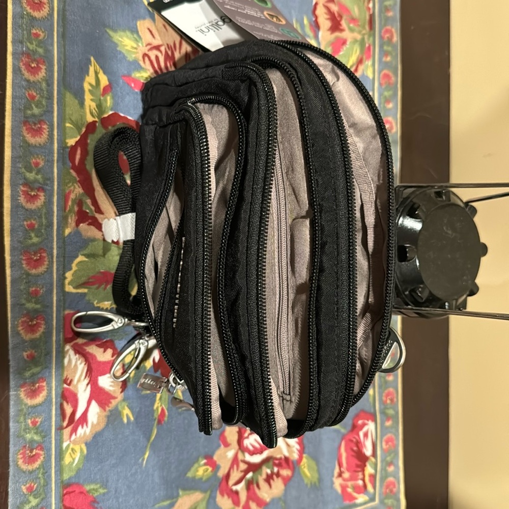 Baggallini Triple Zip Crossbody Belt Hip bag Black w/Sand lining silver hardware - Picture 3 of 14
